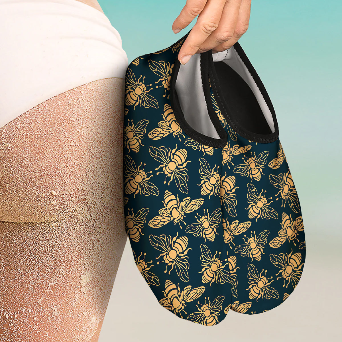 Bee Vintage Print Pattern Water Shoes-grizzshop