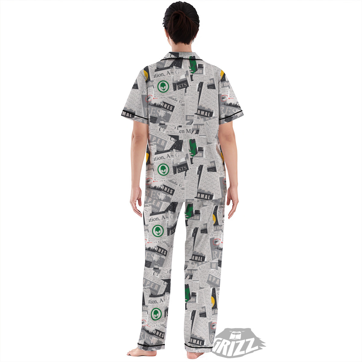 Newspaper Clippings On Aliens Topic Print Pattern Women's Pajamas Set-grizzshop