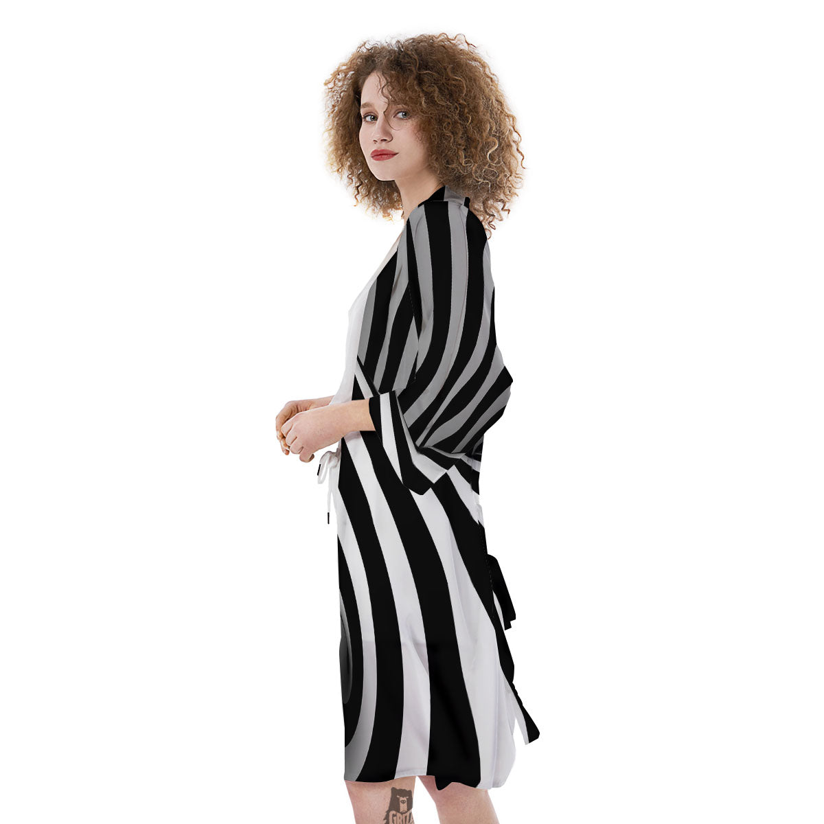 Spiral Twist Illusion White And Black Print Kimono-grizzshop