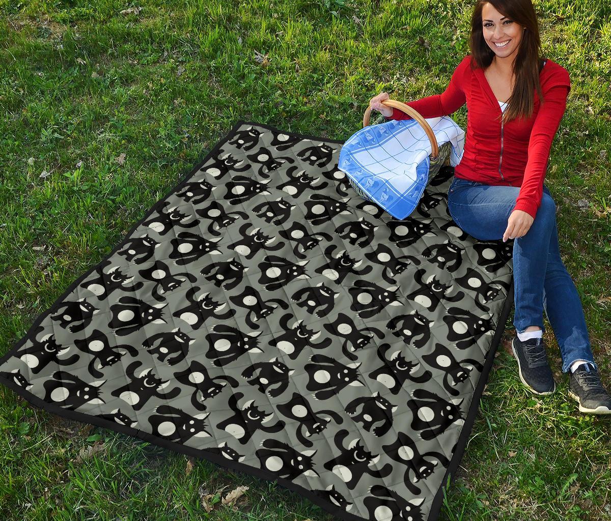 Black Bigfoot Pattern Print Quilt-grizzshop