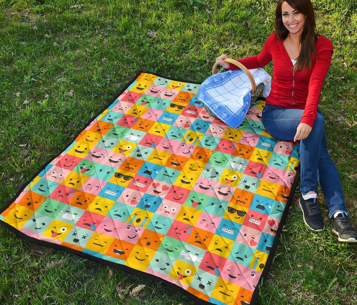 Emoji Pattern Print Quilt-grizzshop