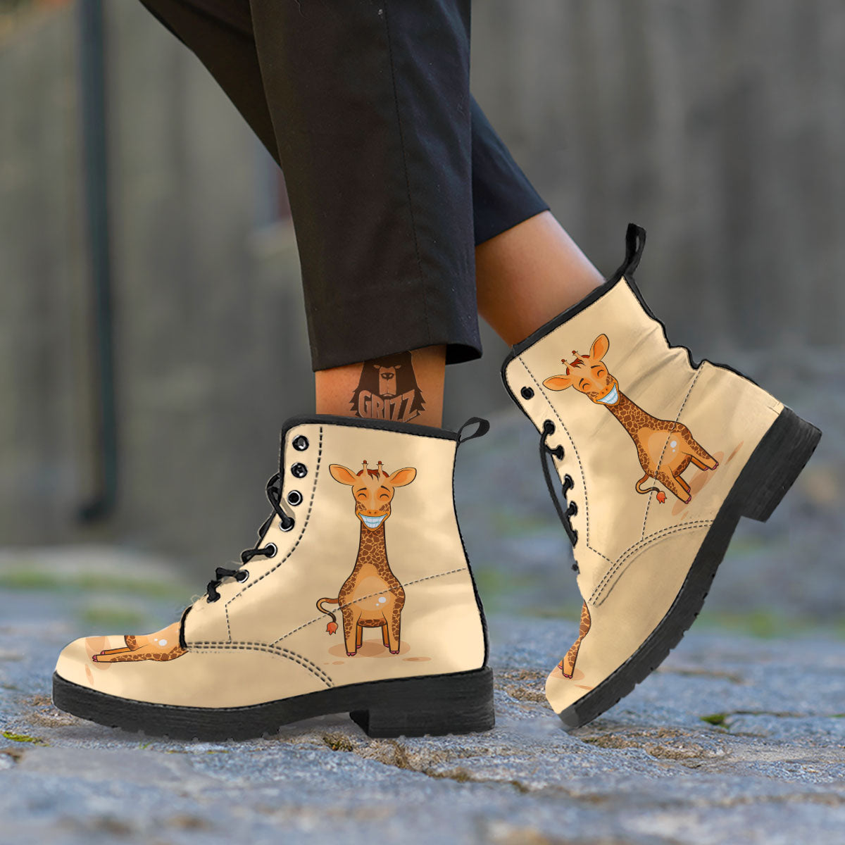 Giraffe Smiley Face Print Leather Boots-grizzshop