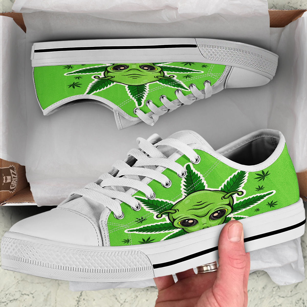 Green Alien Smoking Print White Low Top Shoes-grizzshop