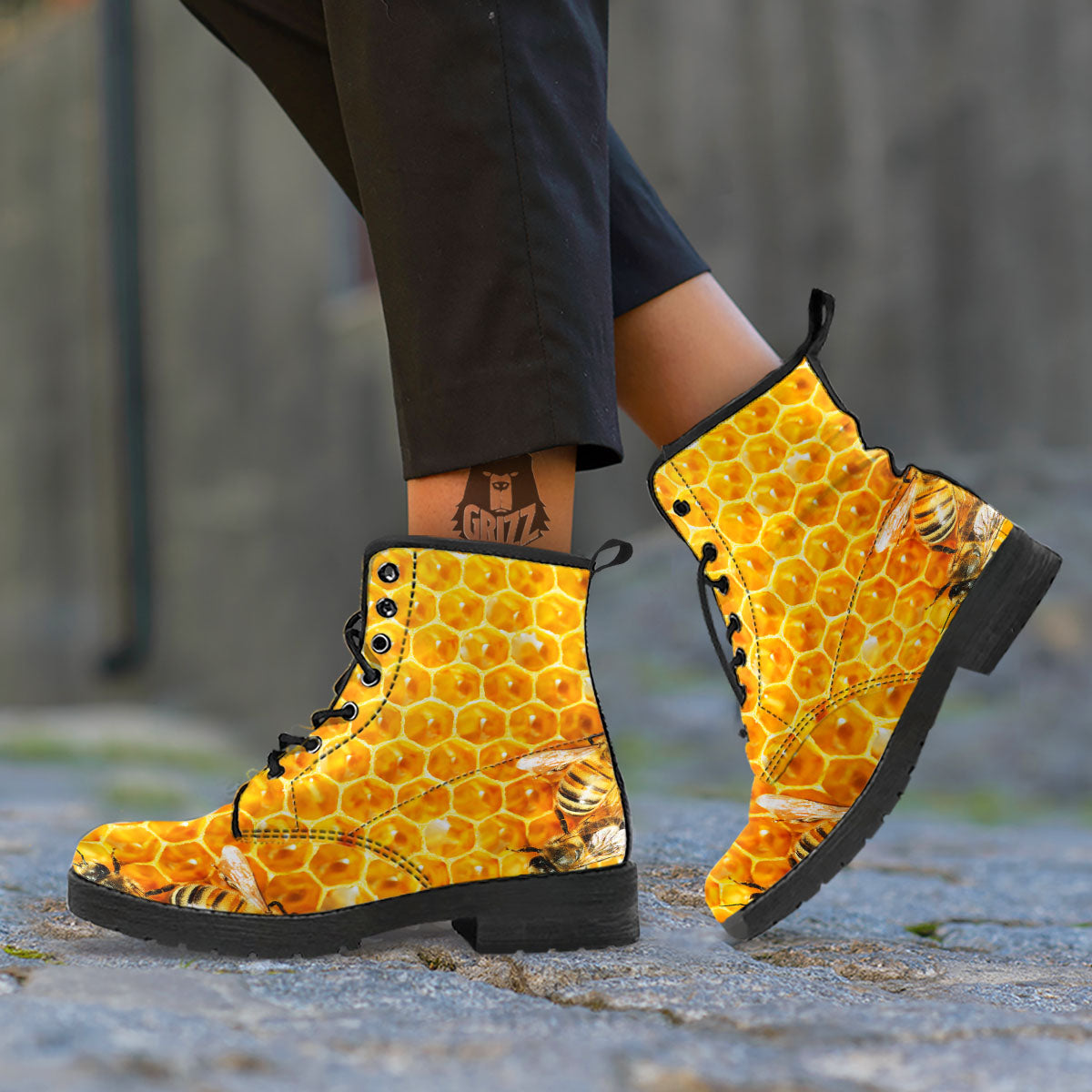 Honeycomb And Bees Print Leather Boots-grizzshop