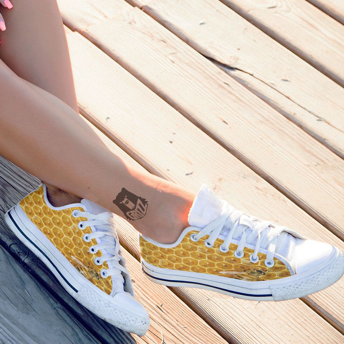 Honeycomb And Bees Print White Low Top Shoes-grizzshop