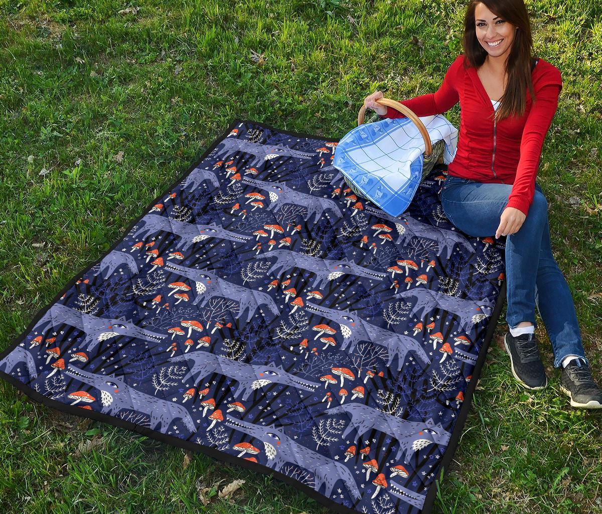 Wolf Cartoon Pattern Print Quilt-grizzshop