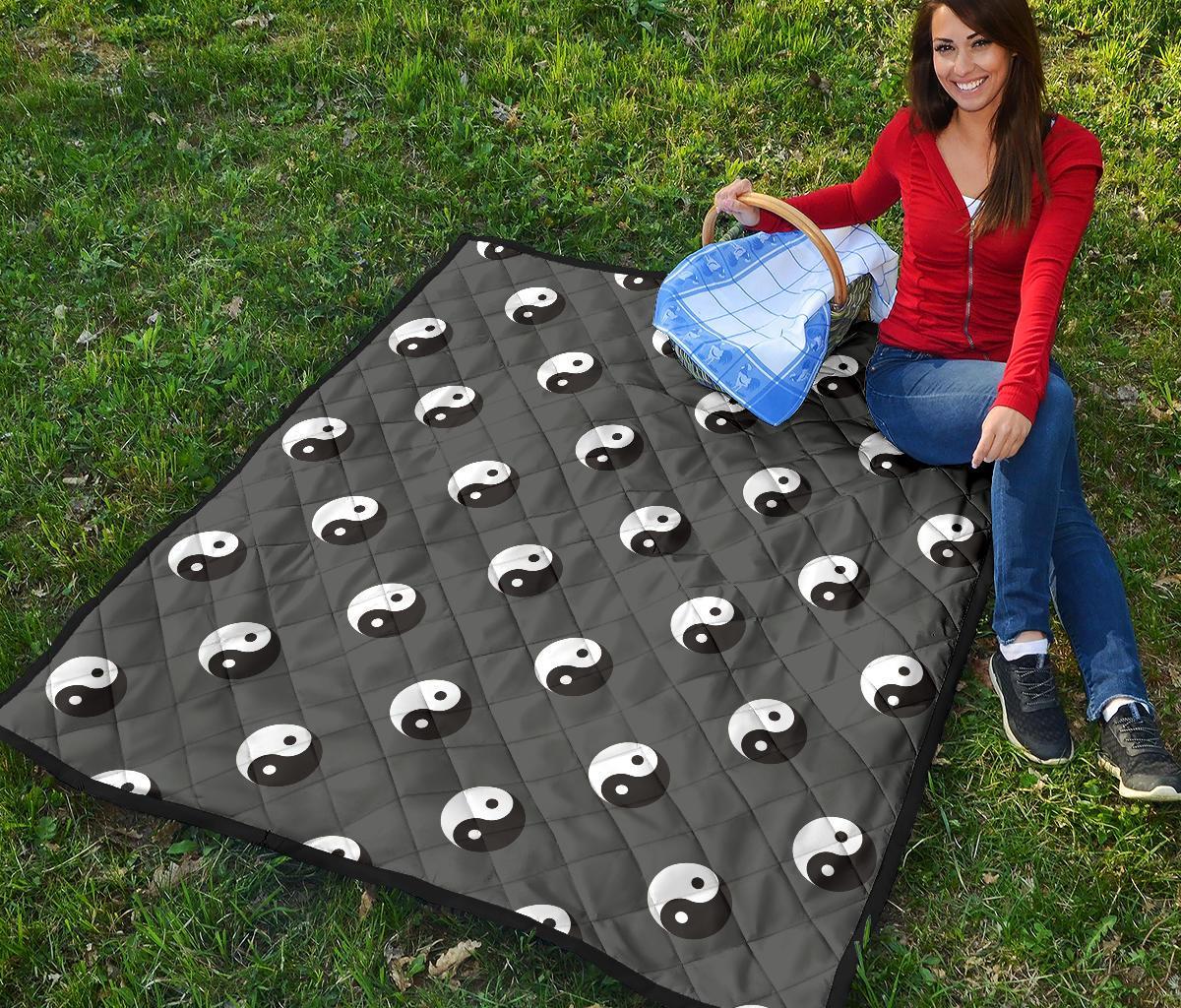 Yin Yang Pattern Print Quilt-grizzshop