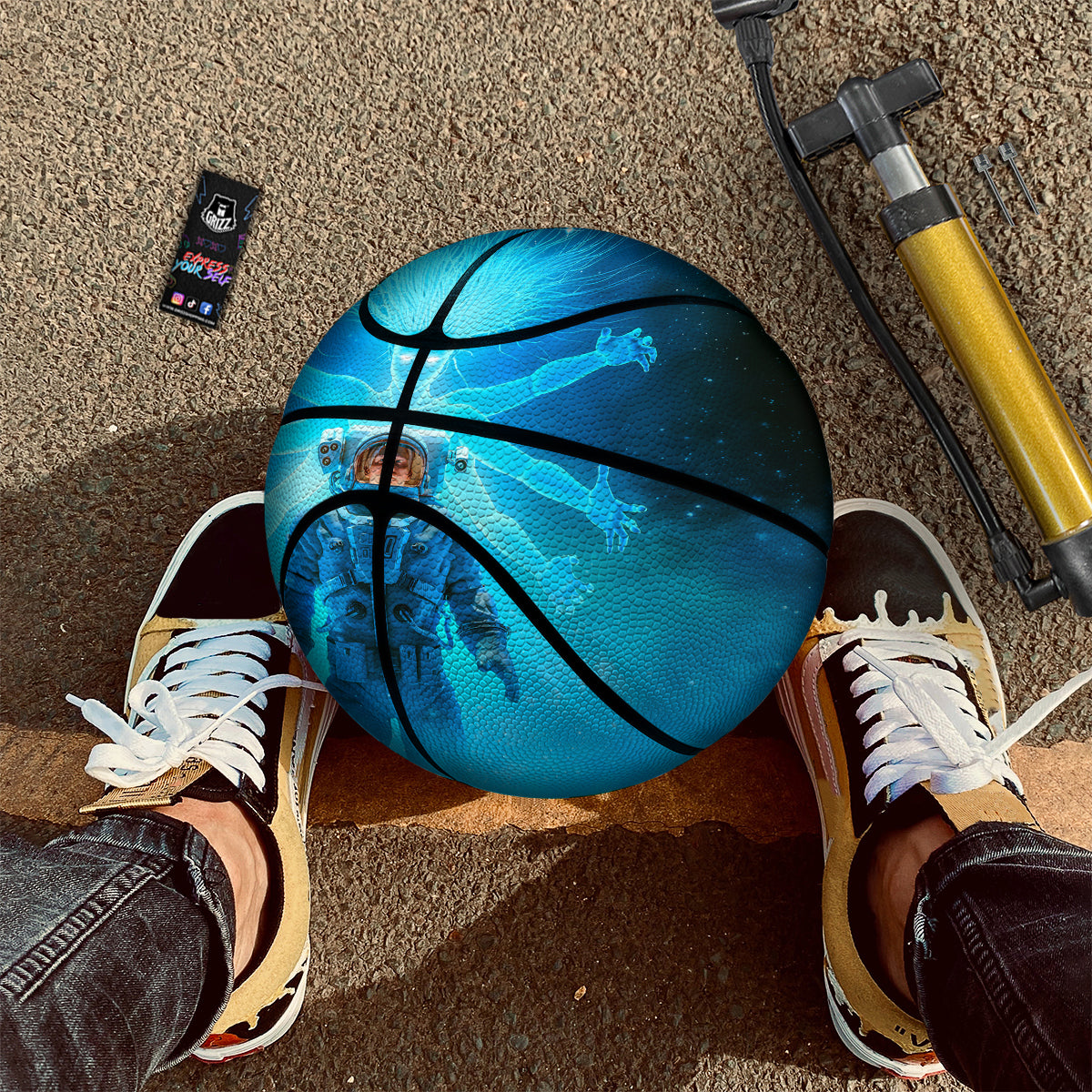 Astronaut And Female Alien Print Basketball-grizzshop