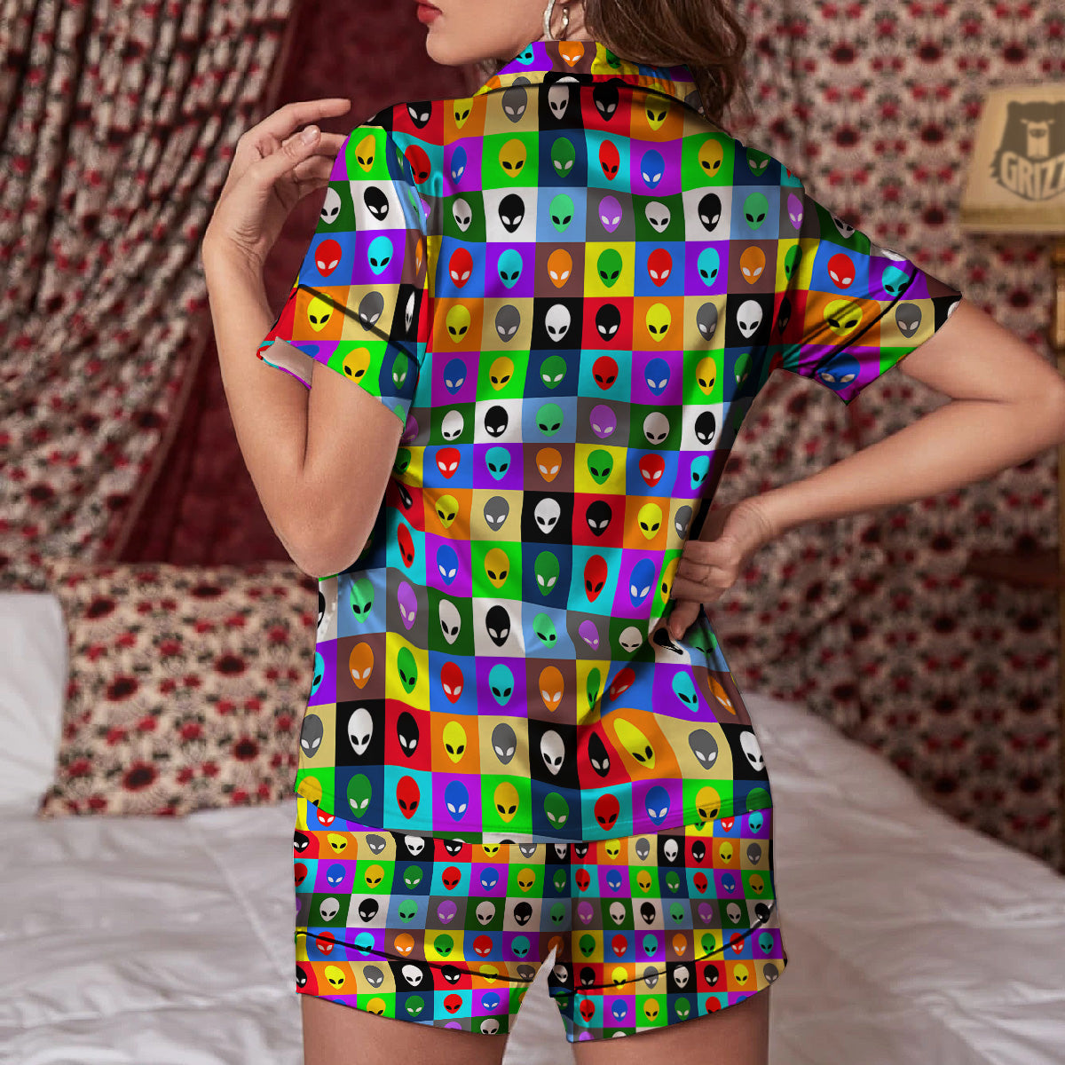 Colorful Retro Aliens Face Print Pattern Women Silk Pajamas-grizzshop