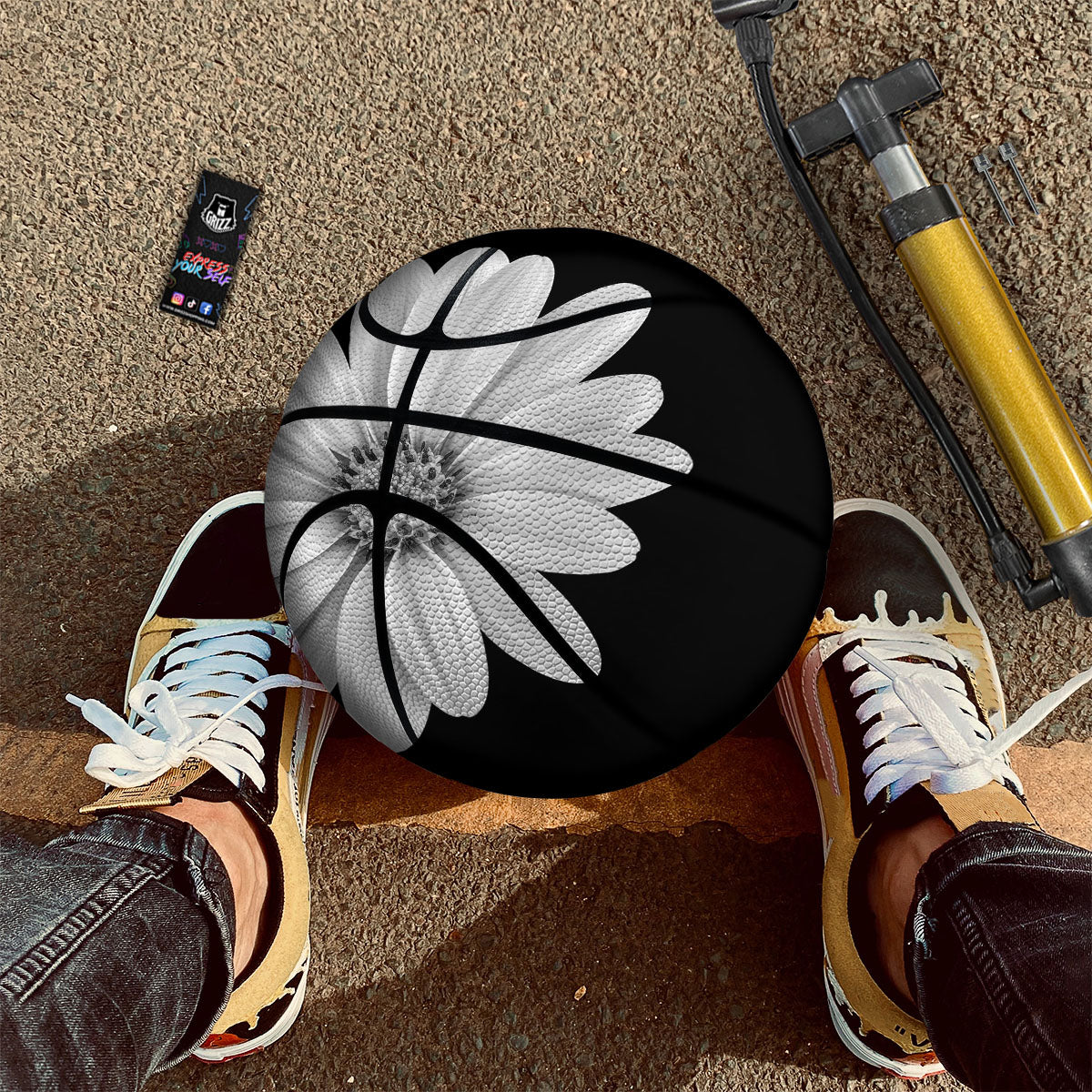 Daisy Flower Monochrome Print Basketball-grizzshop