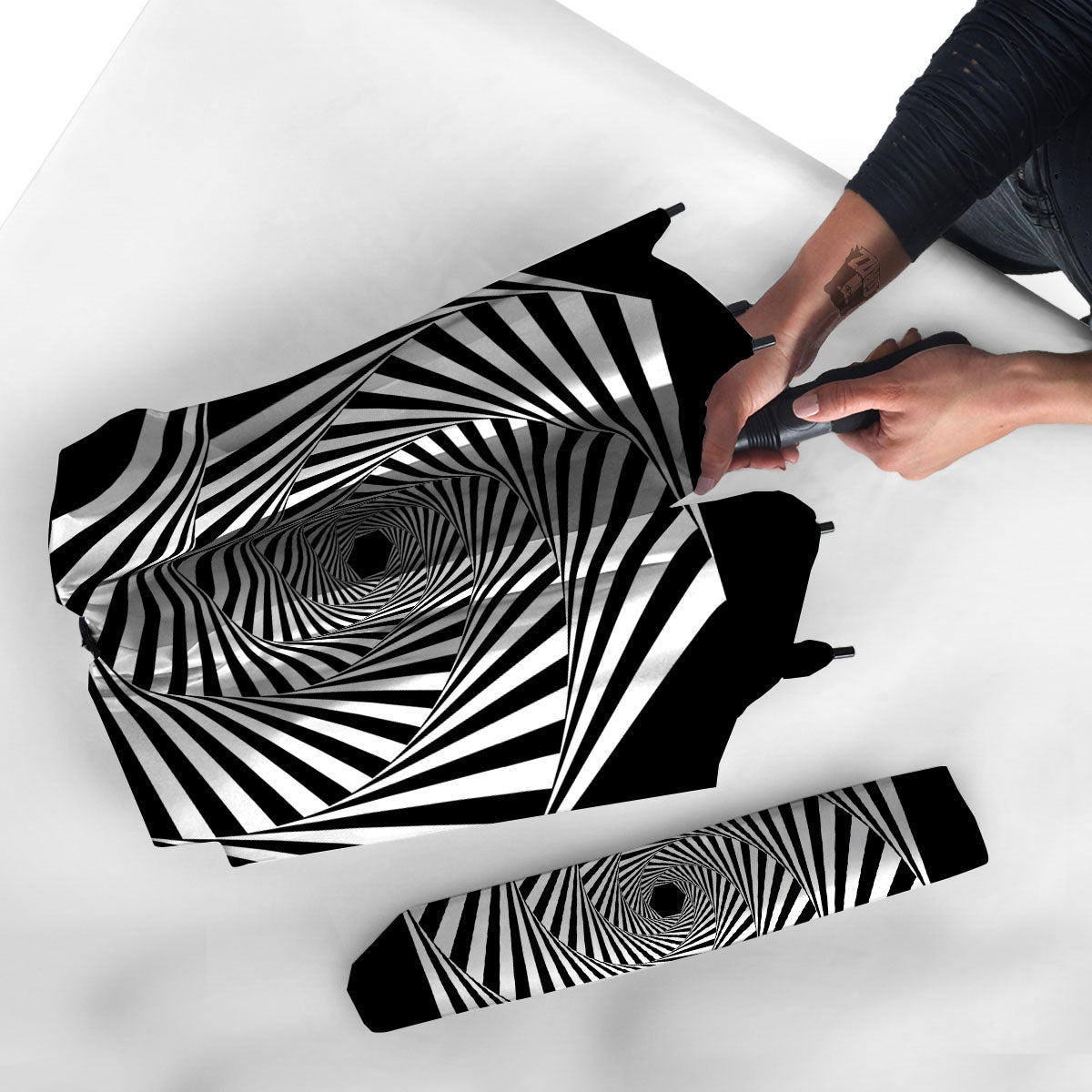 Motion Illusion Angular Swirl Print Umbrella-grizzshop