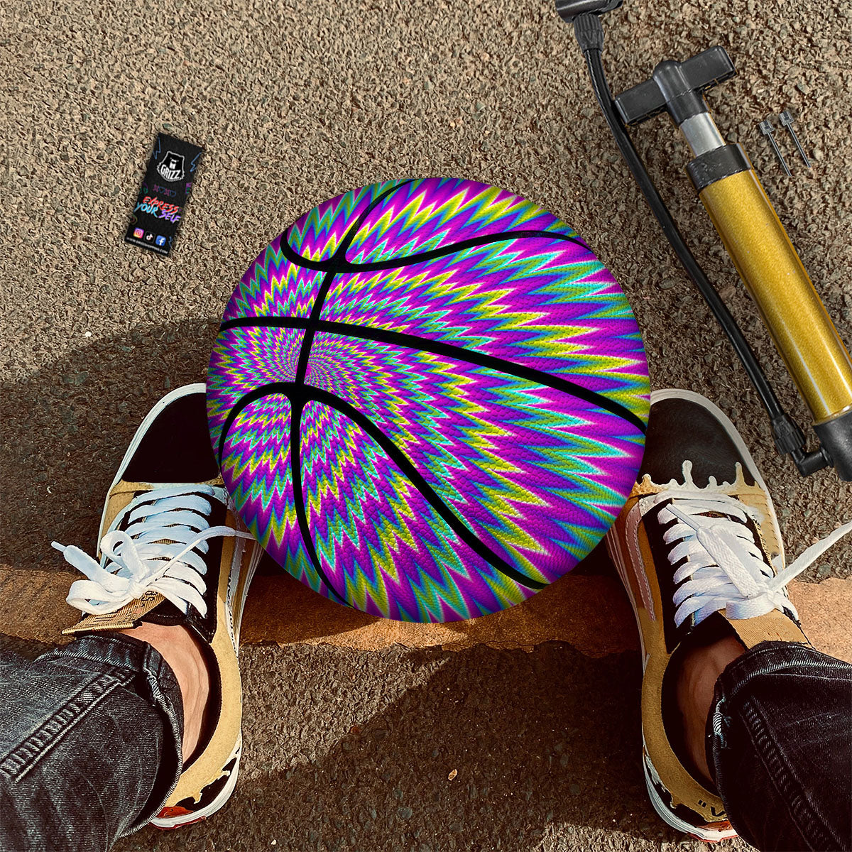 Moving Optical Illusion Abstract Spiral Basketball