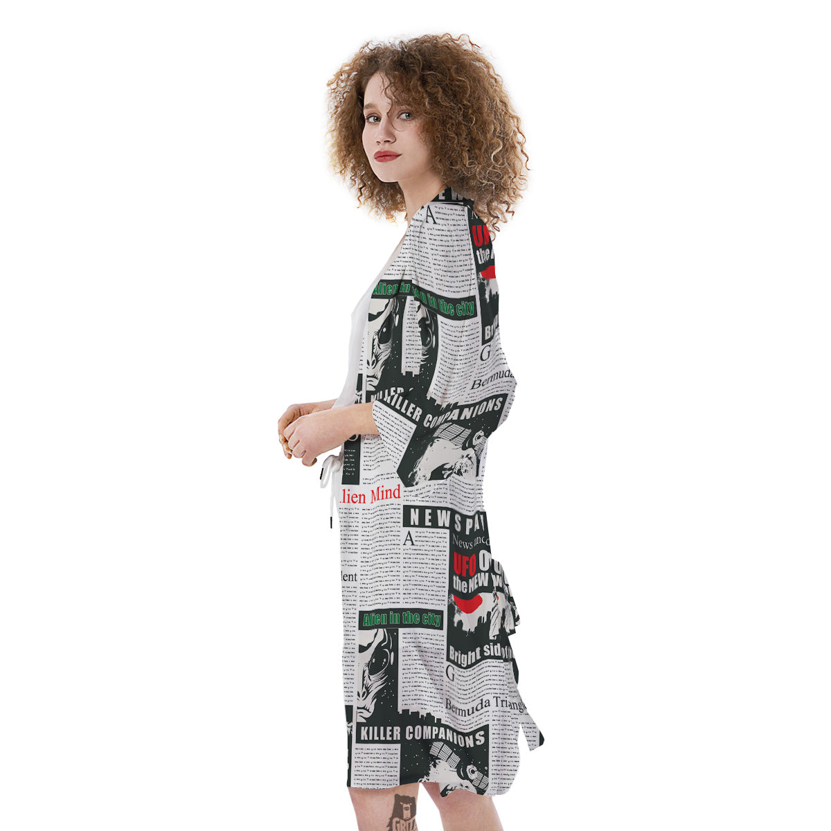Newspaper Headlines Alien Print Pattern Kimono-grizzshop