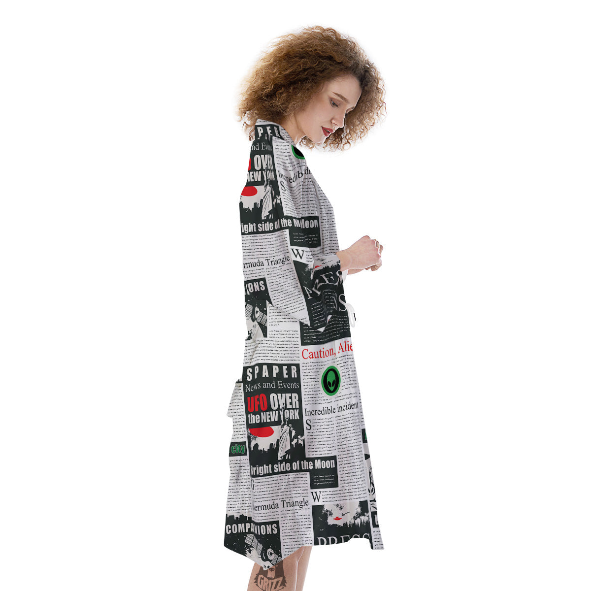 Newspaper Headlines Alien Print Pattern Kimono-grizzshop