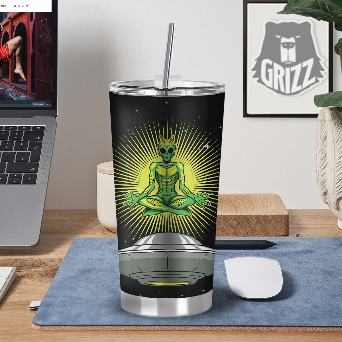 UFO Space Green Alien Print Tumbler-grizzshop