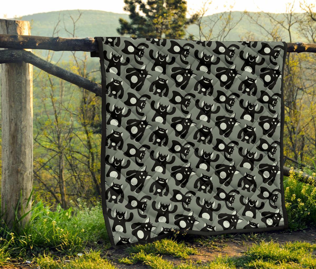 Black Bigfoot Pattern Print Quilt-grizzshop