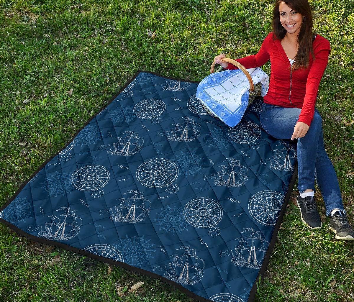 Compass Direction Pattern Print Quilt-grizzshop