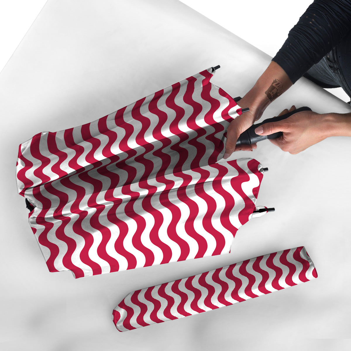 Crimson Wave Striped Print Umbrella-grizzshop