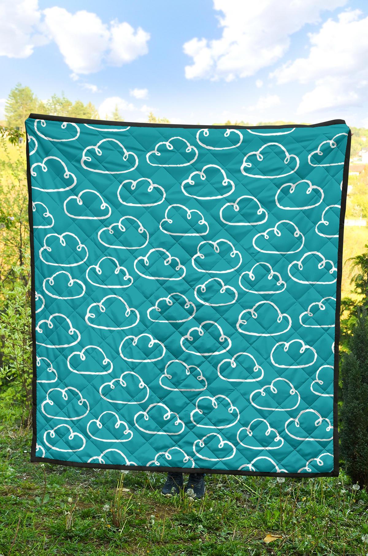 Drawn Cloud Pattern Print Quilt-grizzshop