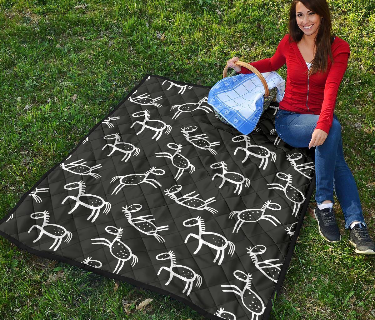 Equestrian Drawn Pattern Print Quilt-grizzshop