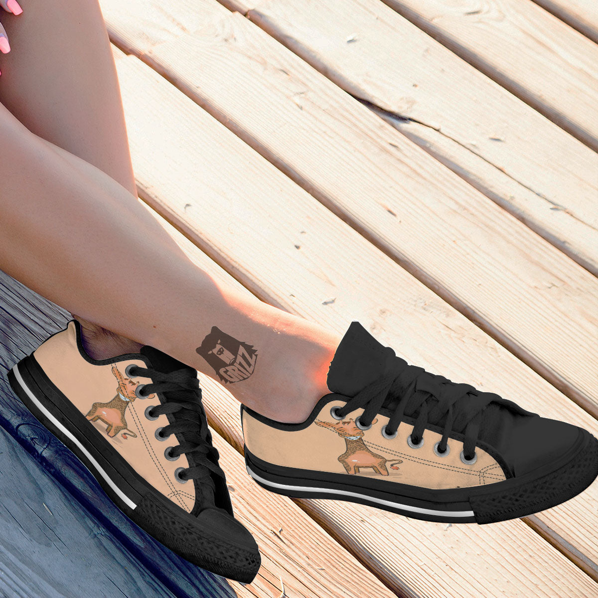 Giraffe Smiley Face Print Black Low Top Shoes-grizzshop