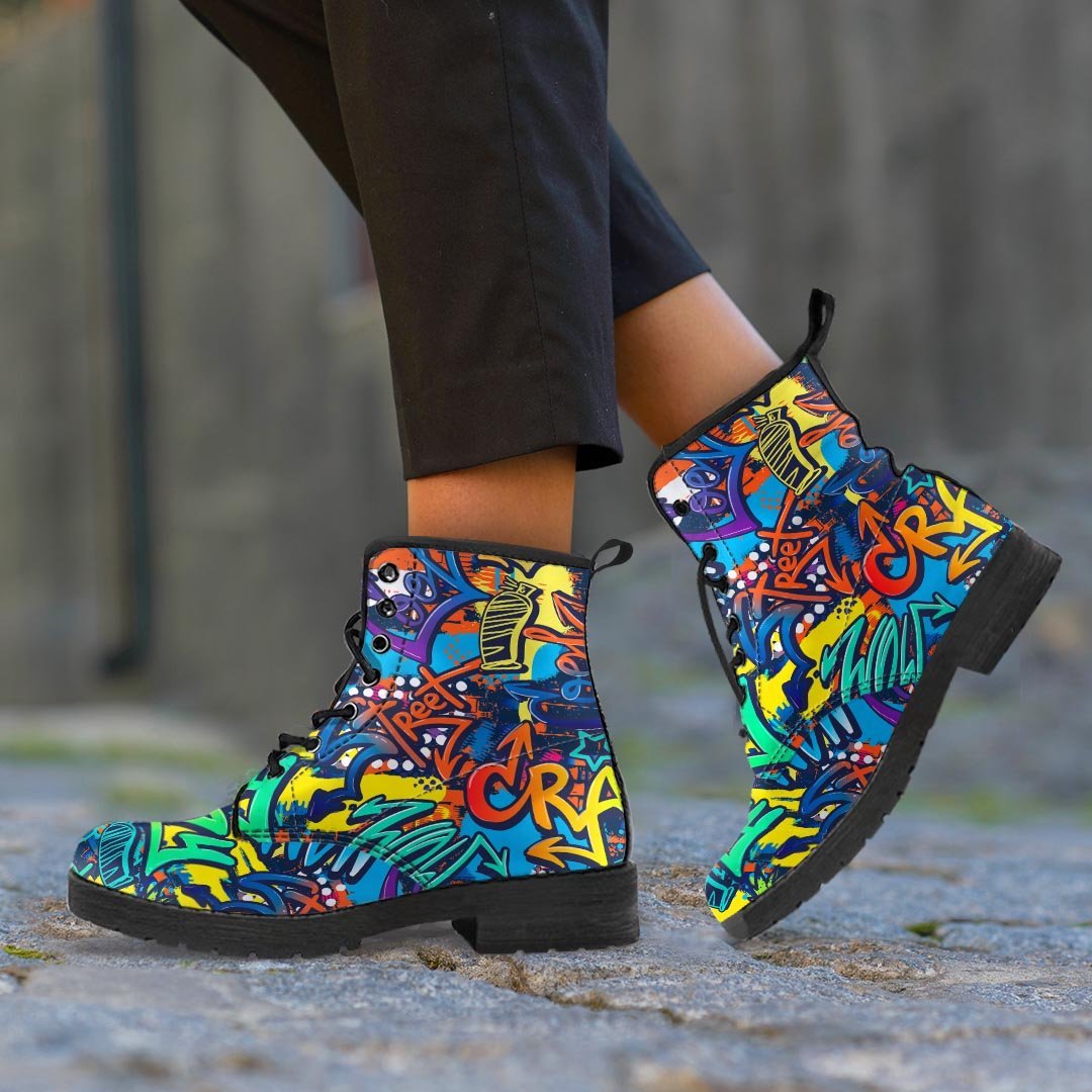 Graffiti Backdrop Print Men's Boots-grizzshop