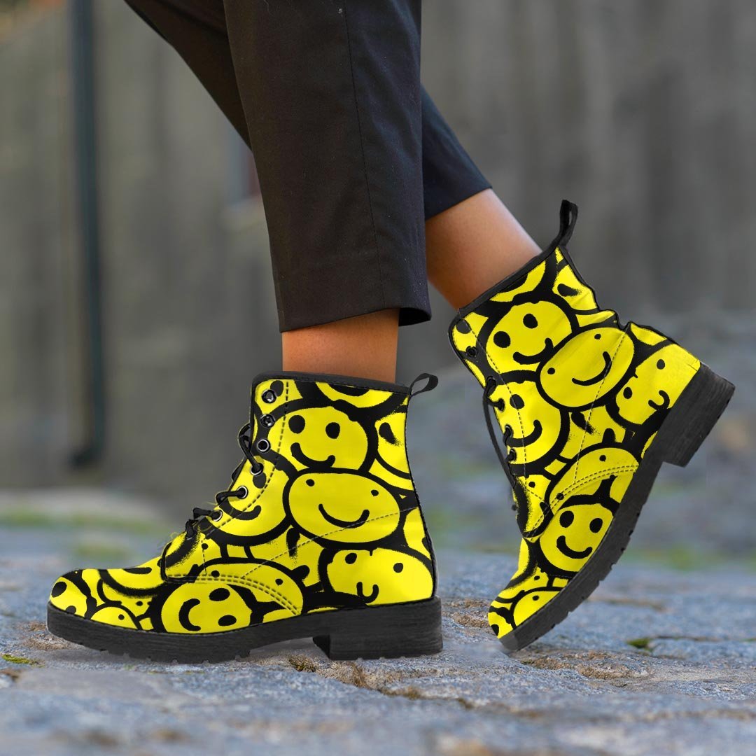 Graffiti Happy Emoji Print Women's Boots-grizzshop