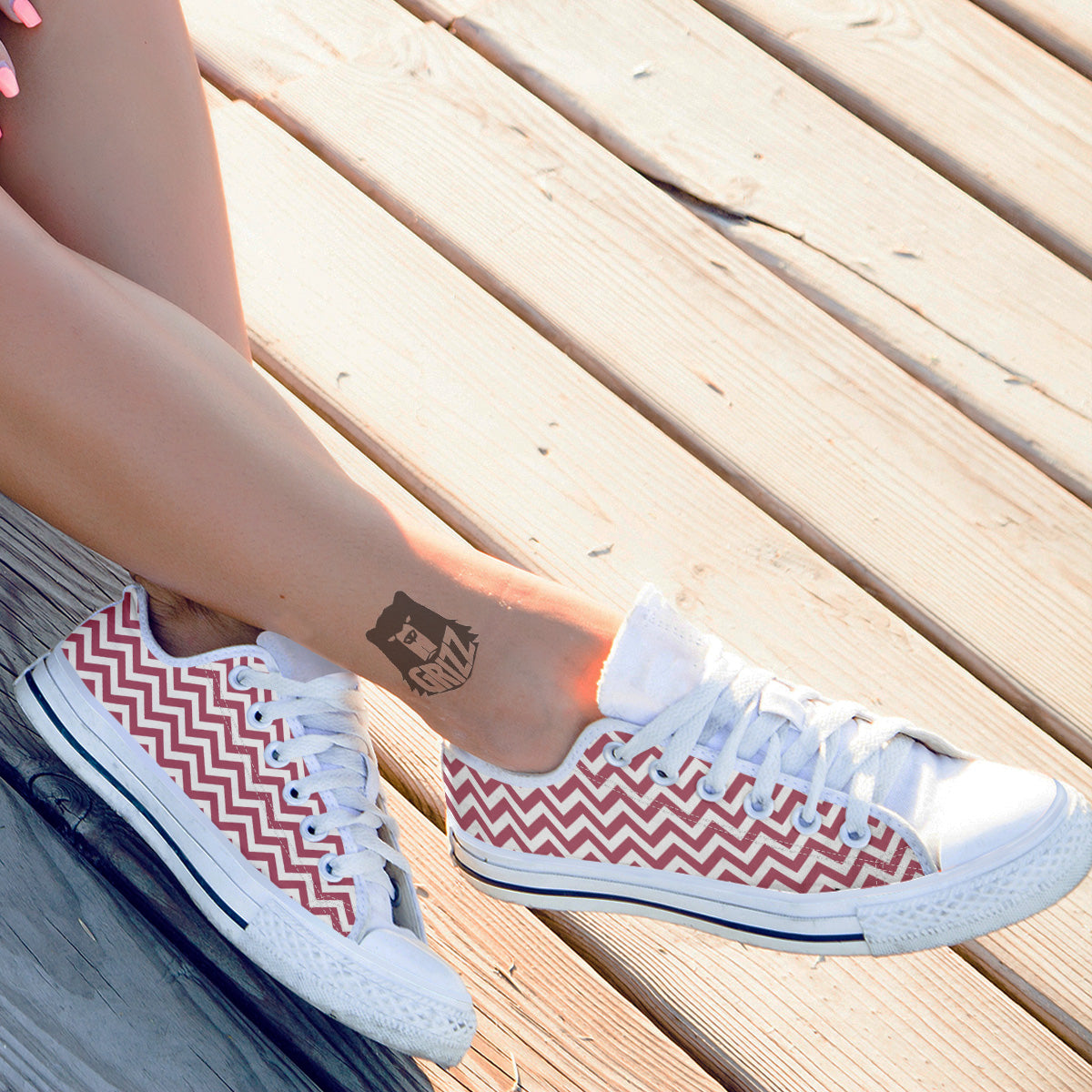 Maroon Zigzag Print Pattern White Low Top Shoes-grizzshop