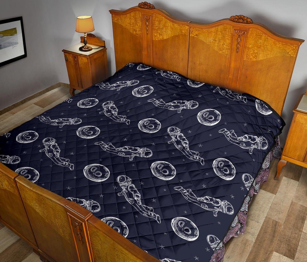 Pattern Print Astronaut Quilt-grizzshop