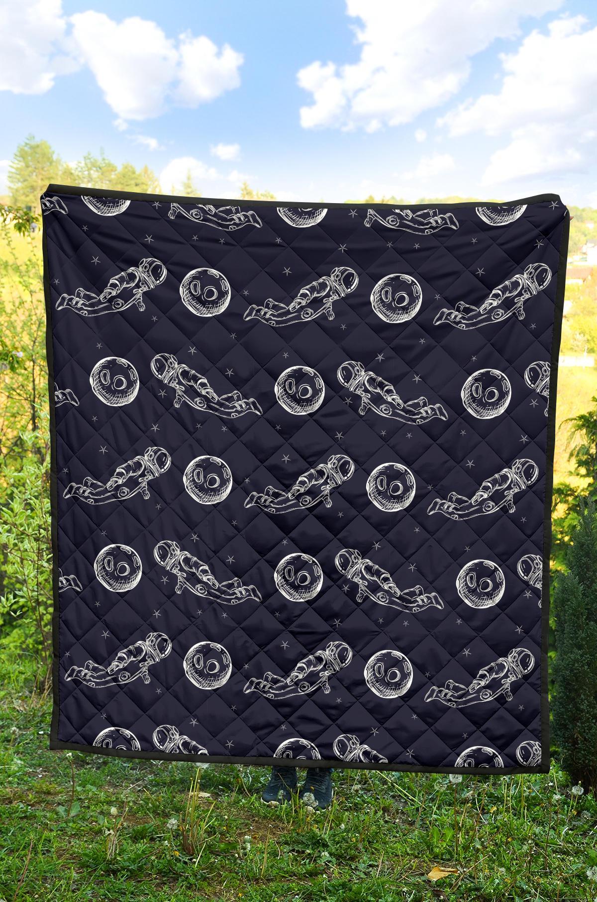 Pattern Print Astronaut Quilt-grizzshop