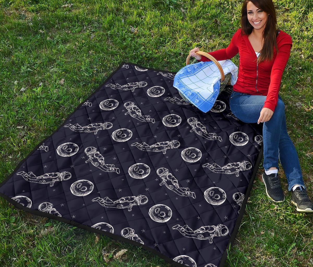 Pattern Print Astronaut Quilt-grizzshop