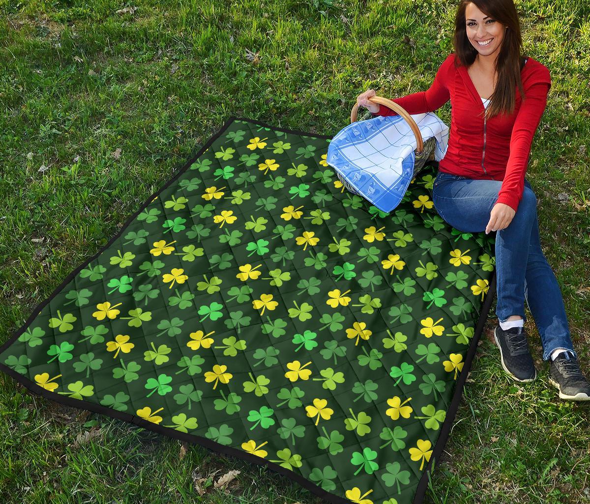 St Patrick's Day Shamrock Print Pattern Quilt-grizzshop