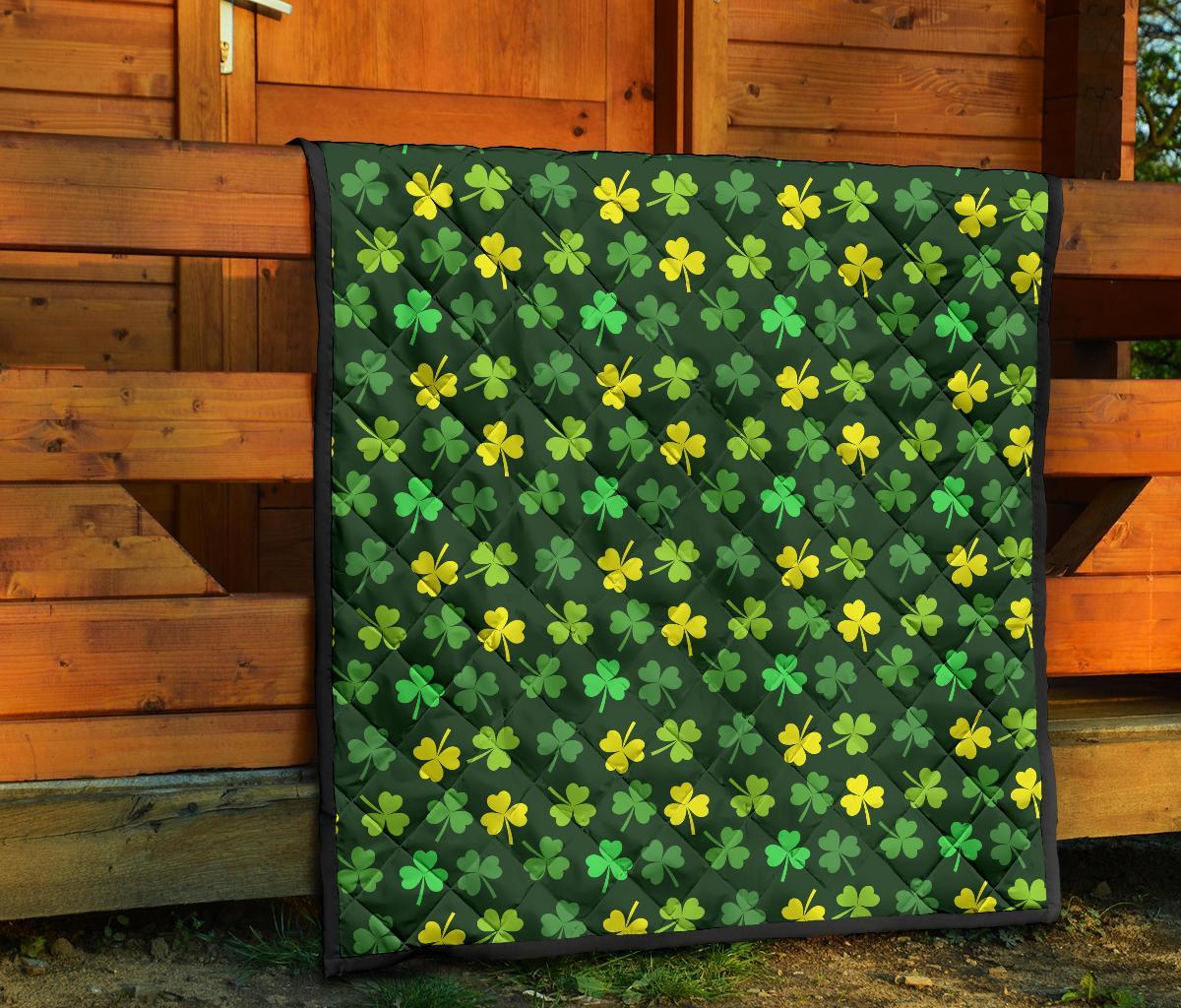 St Patrick's Day Shamrock Print Pattern Quilt-grizzshop