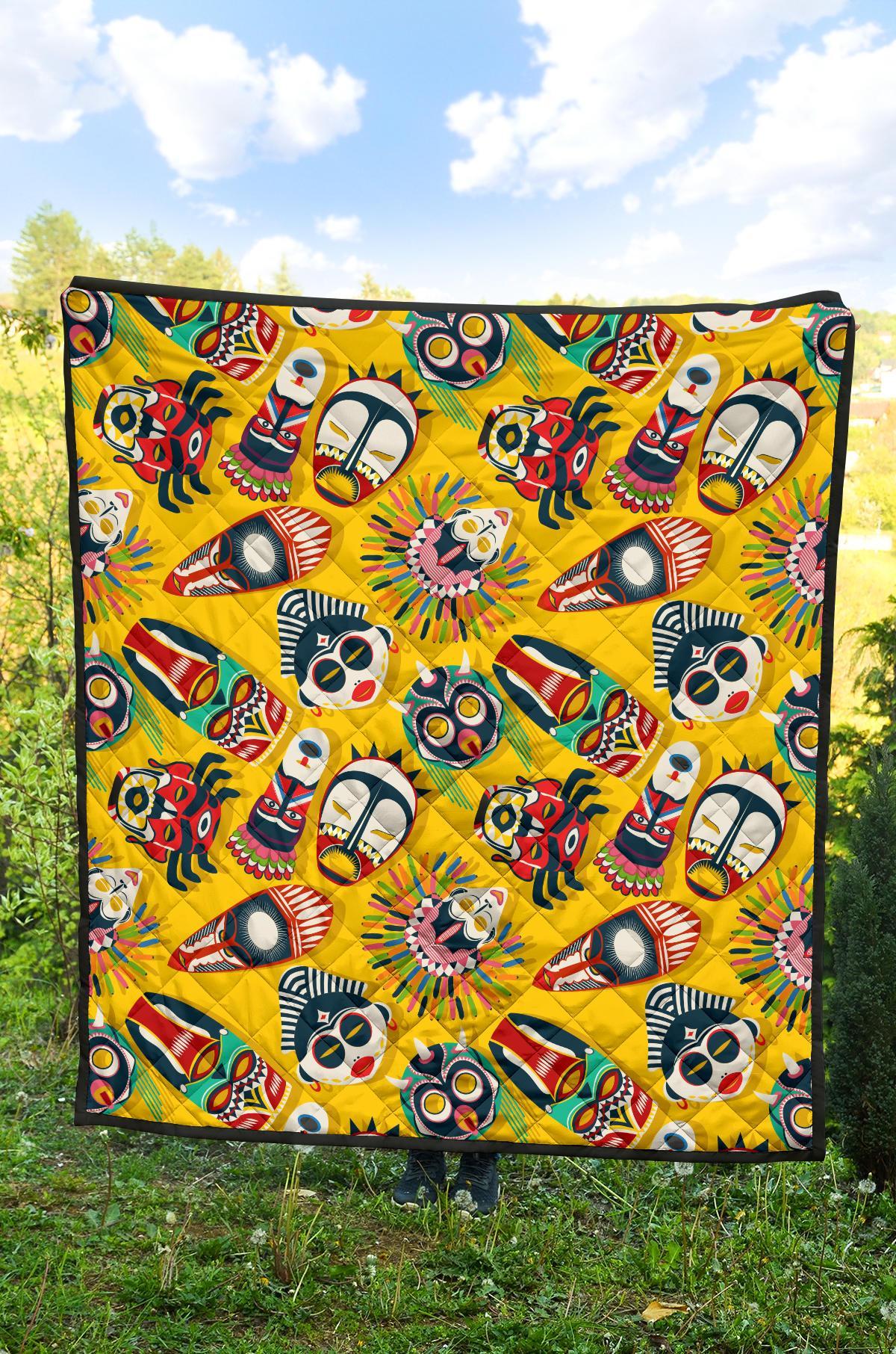 Totem Mask Pattern Print Quilt-grizzshop