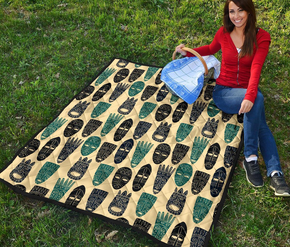 Totem Mask Print Pattern Quilt-grizzshop