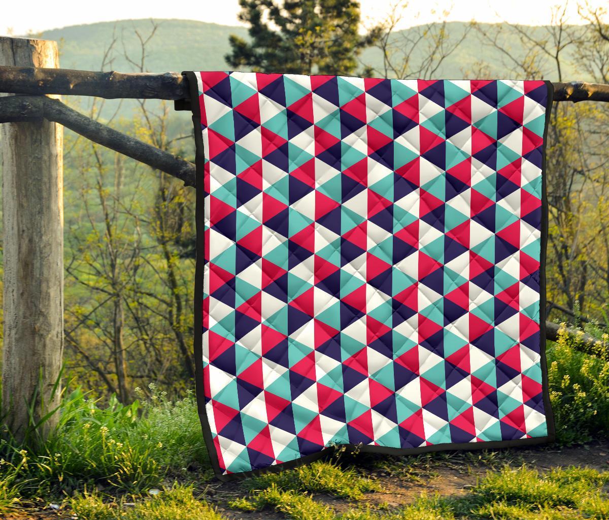 Triangle Pattern Print Quilt-grizzshop