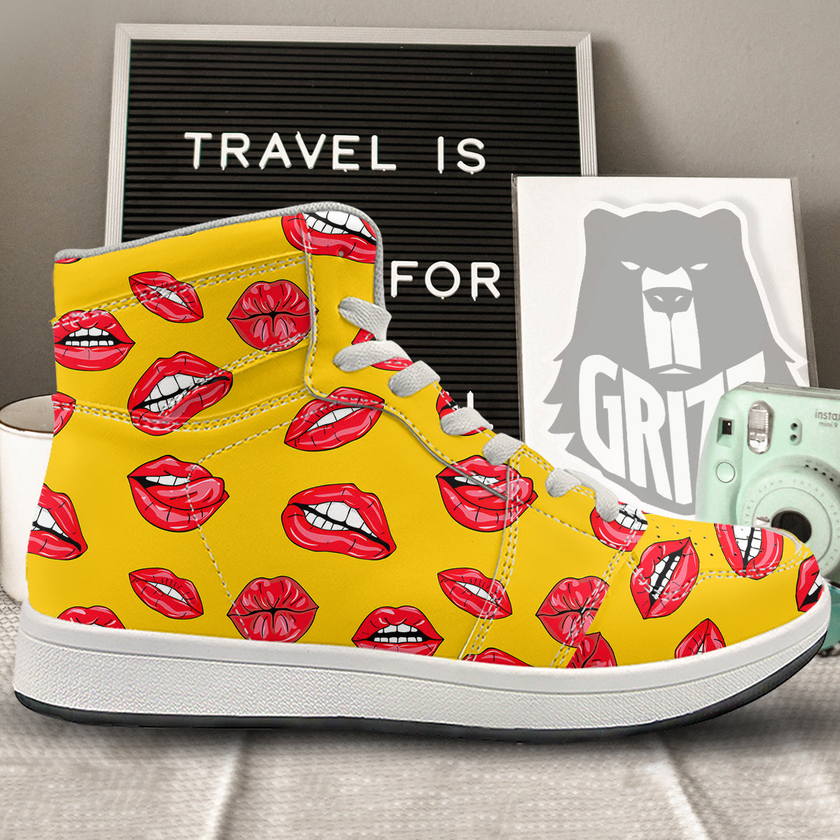 Wet Lips Print Pattern High Top Sneakers-grizzshop