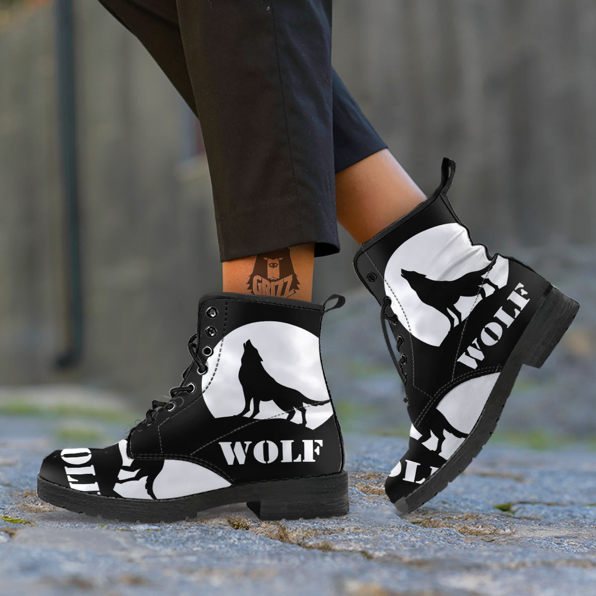 Wolf Howling Monochrome Print Leather Boots-grizzshop