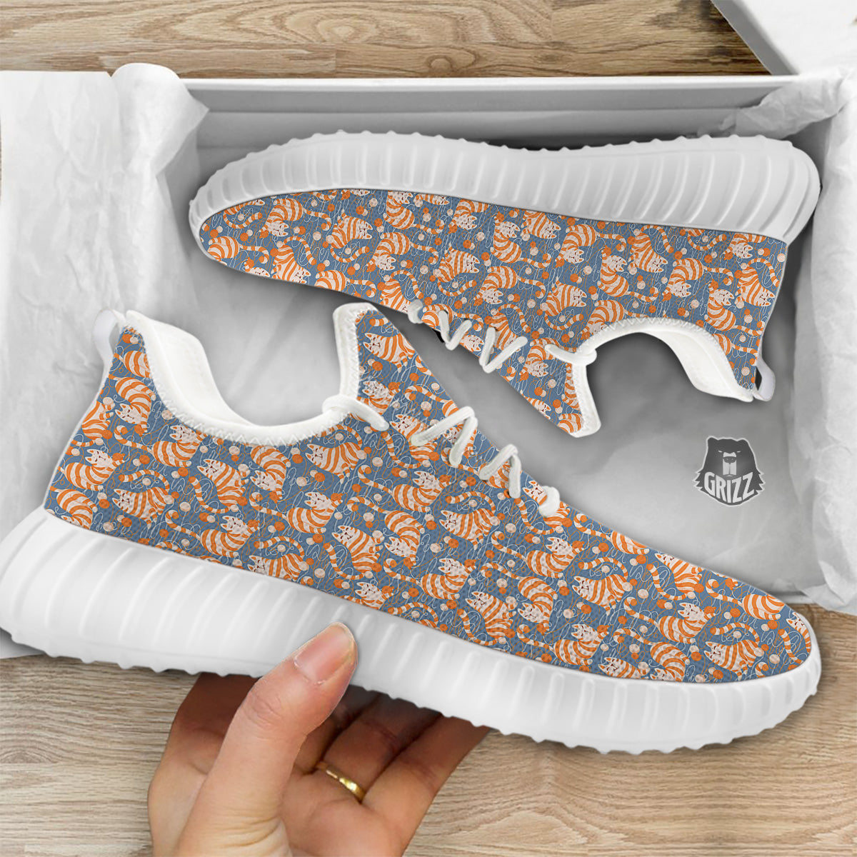 Yarn Ball And Cat Print Pattern White Walking Shoes-grizzshop